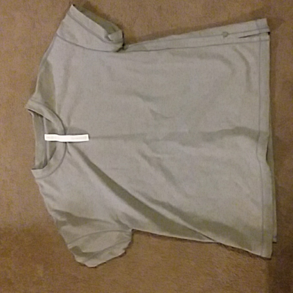 Excellent condition lululemon shirt
